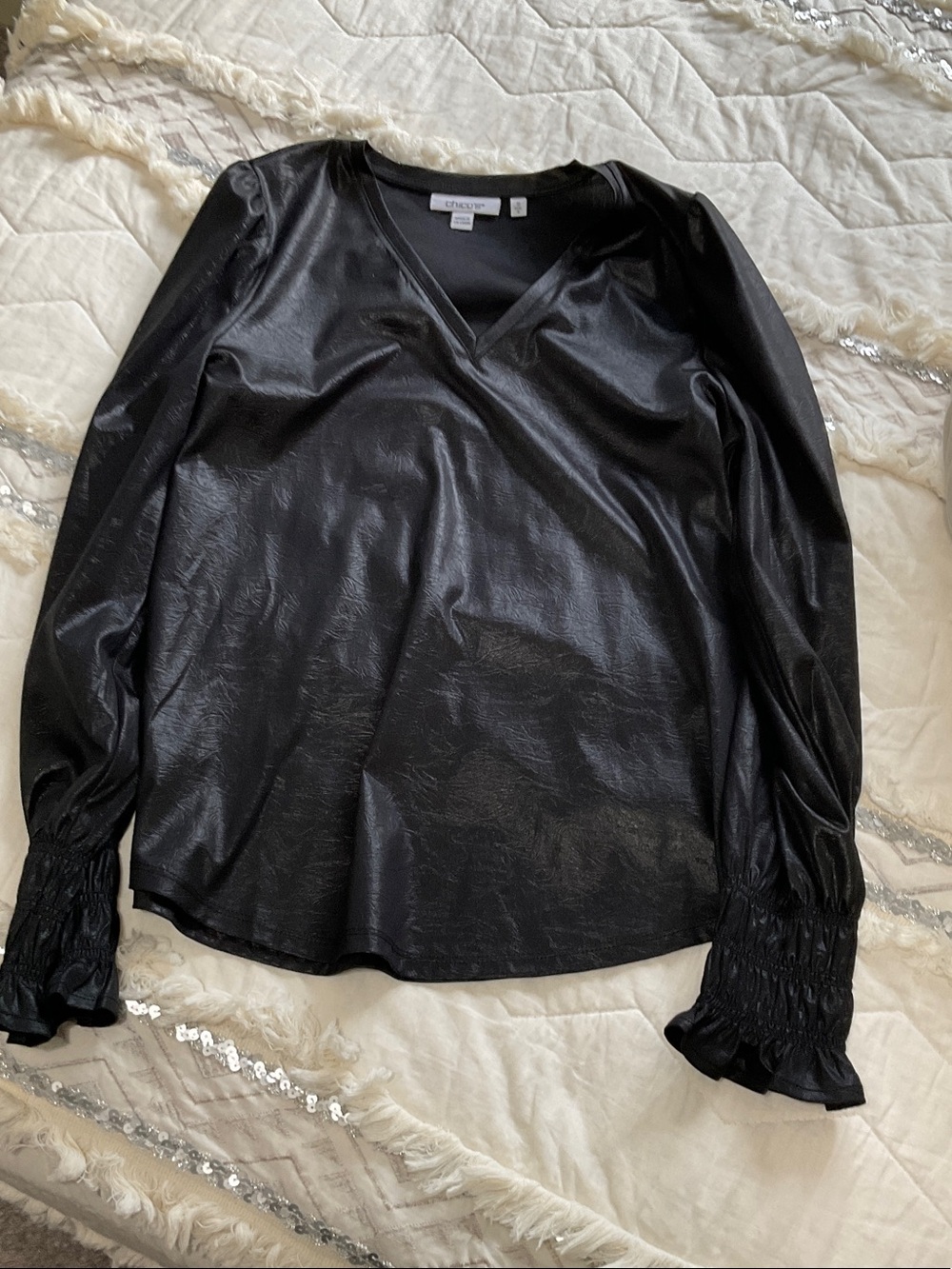 Black V-Neck faux-leather look, long-Sleeve Top